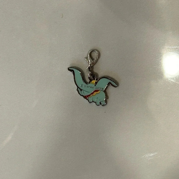 Disney  Dumbo clip on charm Y2K - Picture 2 of 2